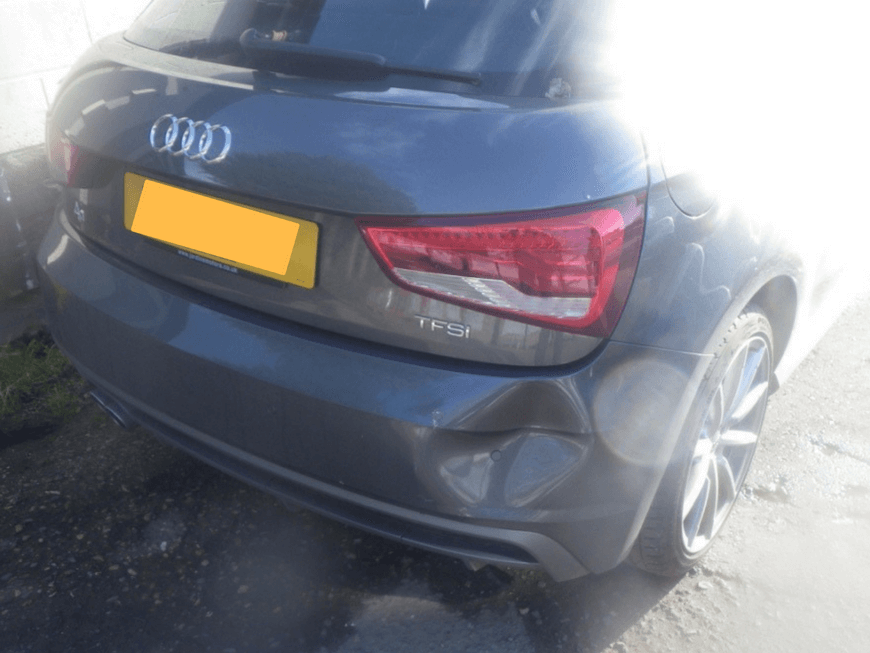 Dented bumper audi a1