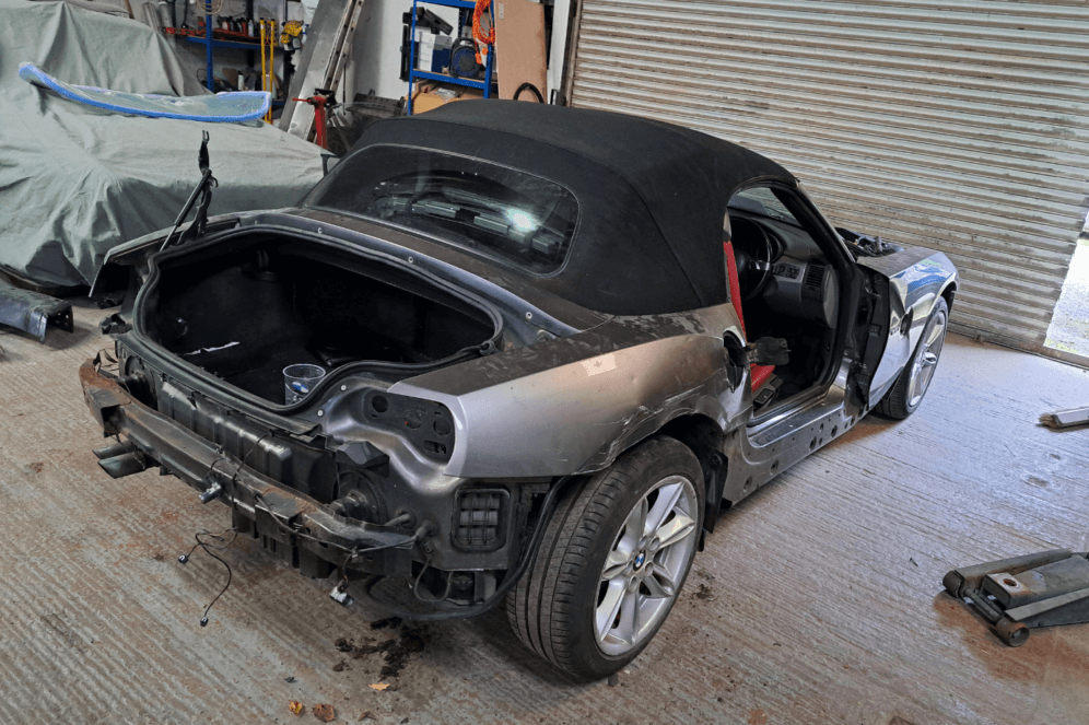Repaint BMW Z4 stripped