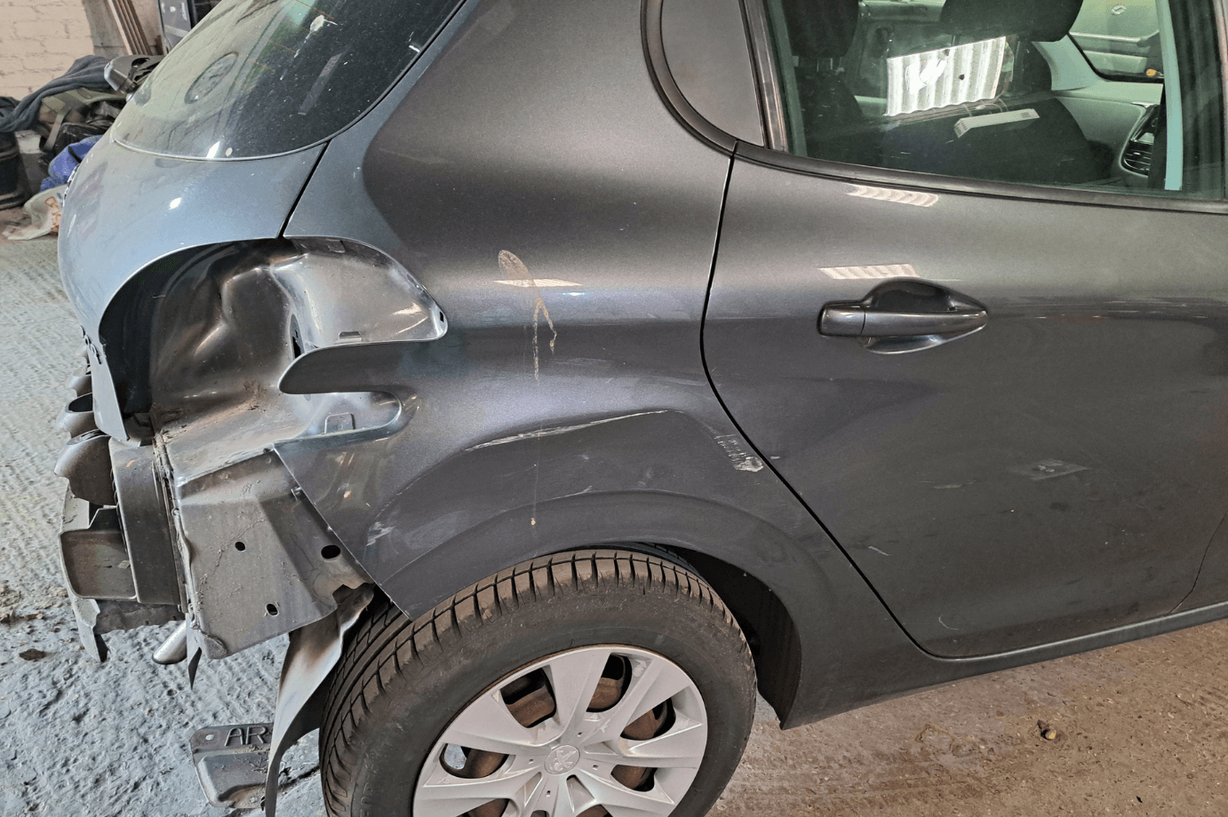 Peugeot repair rear quarter